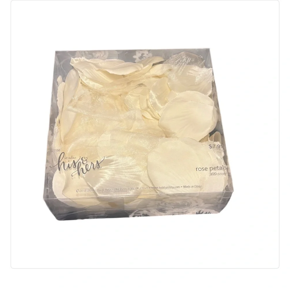 NEW-Studio His & Hers Ivory Rose Petals - Picture 1 of 4